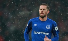 开云体育在线-爵士全面压制步行者，浓眉发挥堪称完美，一场战术与天赋的完美交响