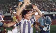 开云体育下载-包含阿根廷传奇球星退役后加盟老东家执教，球迷狂热支持的词条