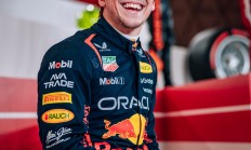 开云足球直播-包含红牛二队翻盘雷诺车队，拉塞尔点燃赛场的词条