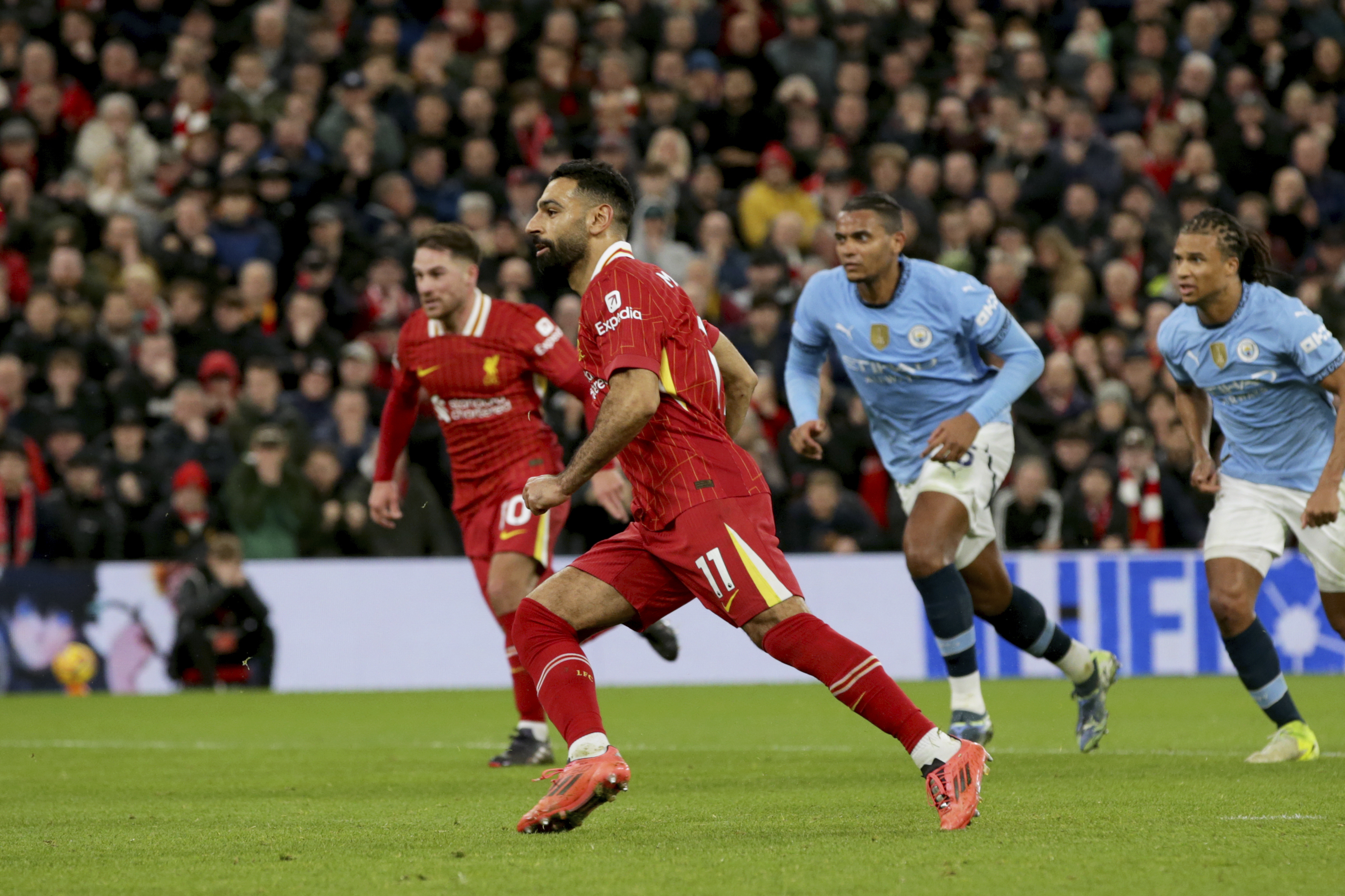 托利索驰援曼城,助球队争夺英超冠军 托利索驰援曼城,助球队争夺英超冠军