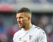 芬兰战胜爱沙尼亚:波多尔斯基两球梅开 芬兰战胜爱沙尼亚:波多尔斯基两球梅开