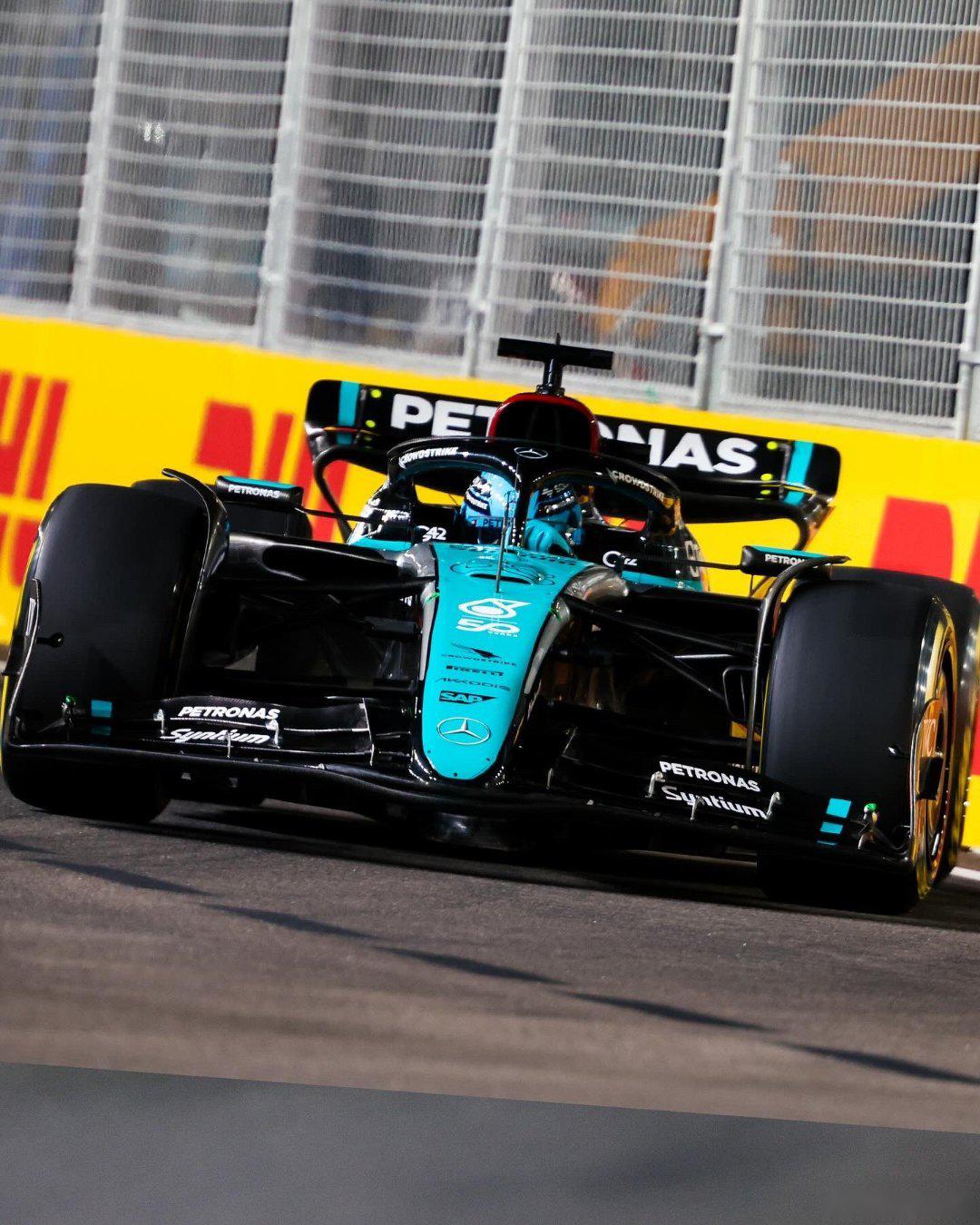 包含雷诺车队完胜迈凯伦，诺里斯高光表现的词条