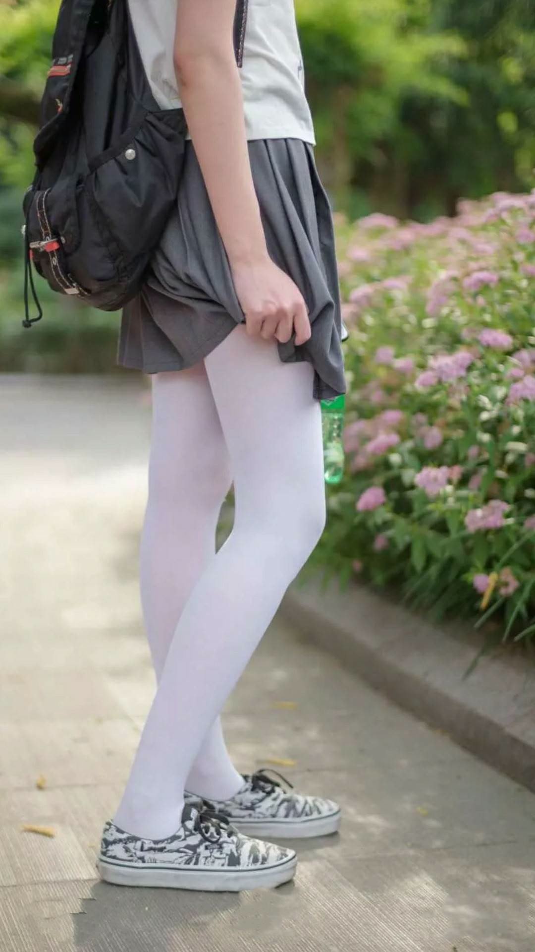 赛道与球场，当F1年度争冠之夜遇见恩比德的满分演出