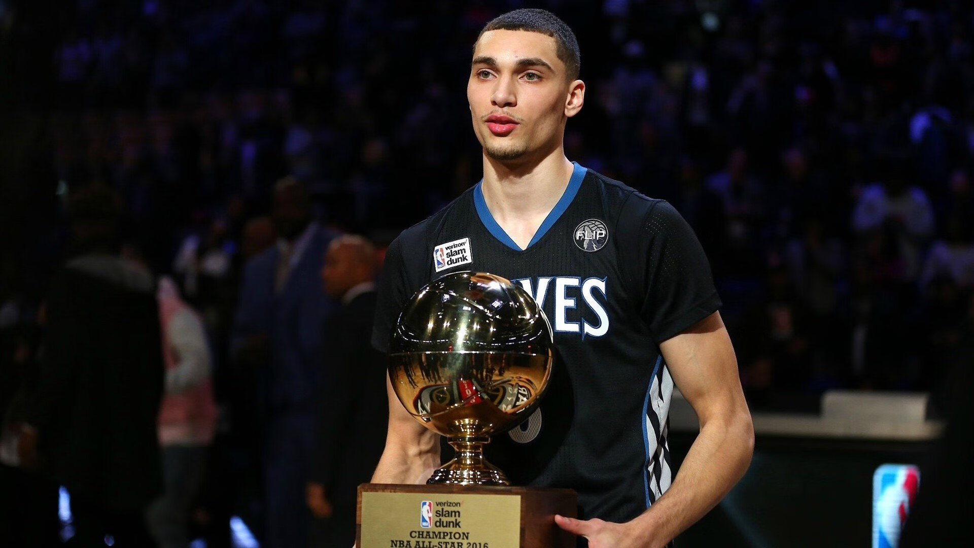 欧冠淘汰赛焦点战，国王全面压制森林狼