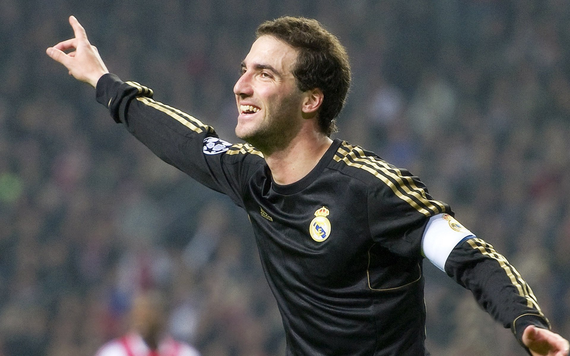 红黑军团北非试炼记，弗拉霍维奇末节神兵天降，AC米兰险胜摩洛哥联队