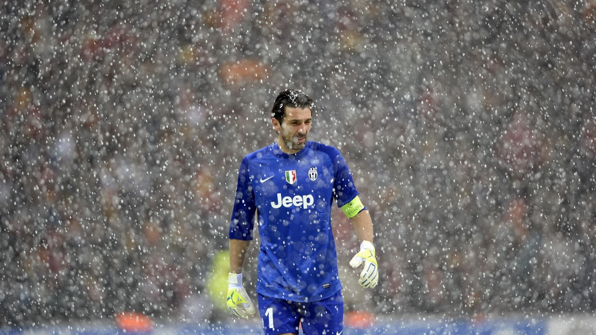 绿茵场上的双重变奏，沙特战术纪律击溃塞内加尔，莫德里奇演绎攻防转换的艺术